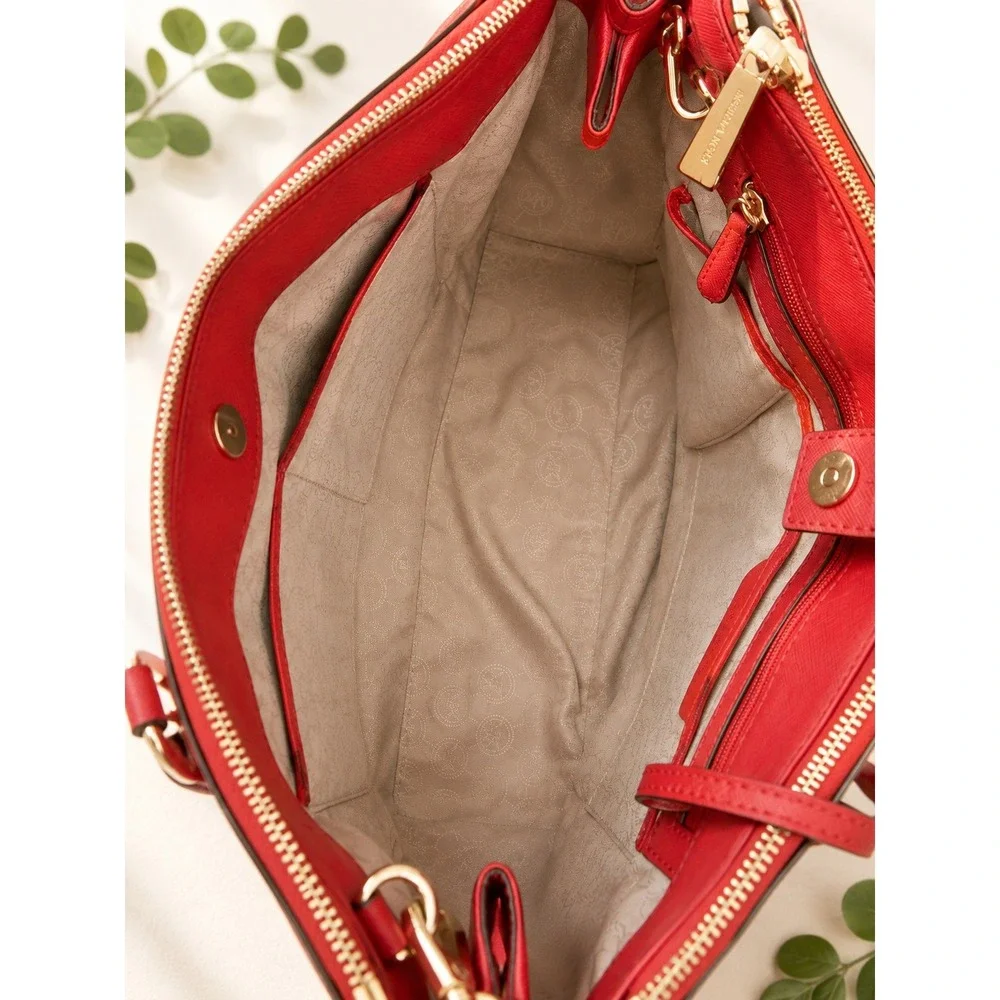 MK155 Michael Kors Sutton Satchel